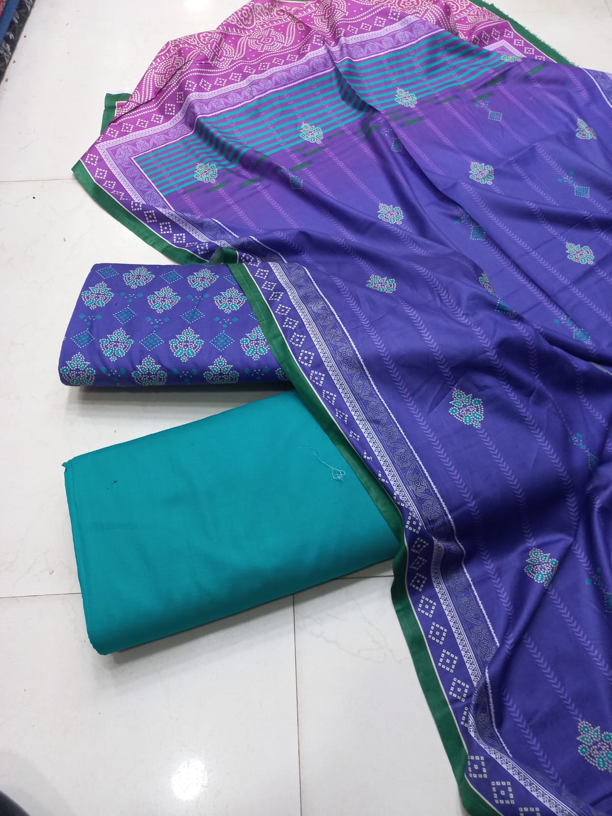 AL KARAM KASTORI 3PES LAWN PRENTED SHRIT PRENTED TROUSER WITH LAWN DUPATTA