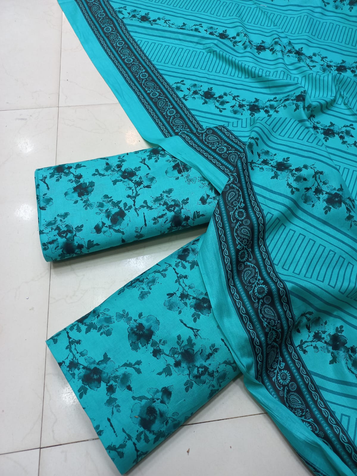 AL KARAM KASTORI 3PCS LAWN PRENTED SHRIT & PRENTED TROUSER WITH LAWN DUPATTA.