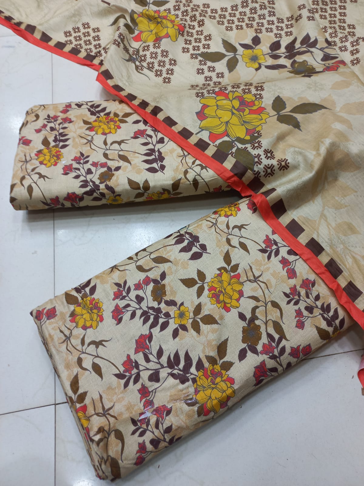 AL KARAM KASTORI 3PCS LAWN PRENTED SHRIT & PRENTED TROUSER WITH LAWN DUPATTA.