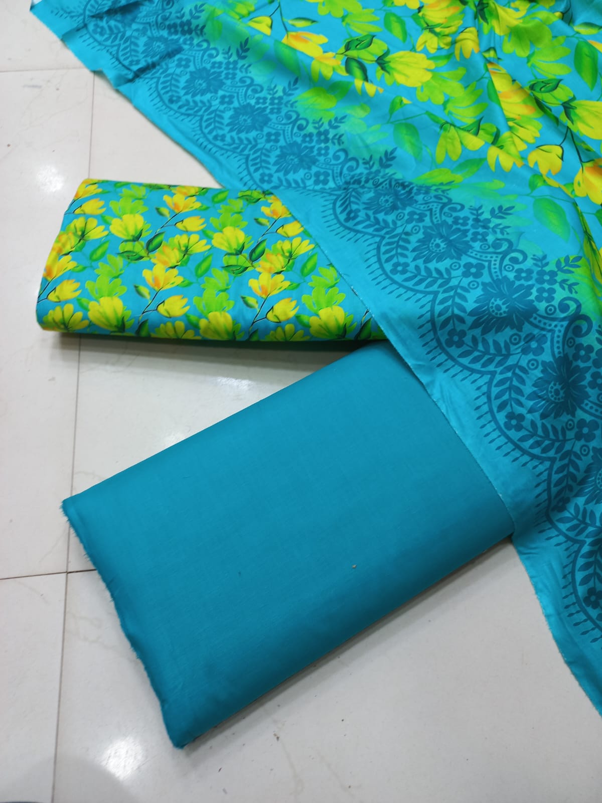 AL KARAM KASTORI 3PCS LAWN PRENTED SHRIT & PRENTED TROUSER WITH LAWN DUPATTA.