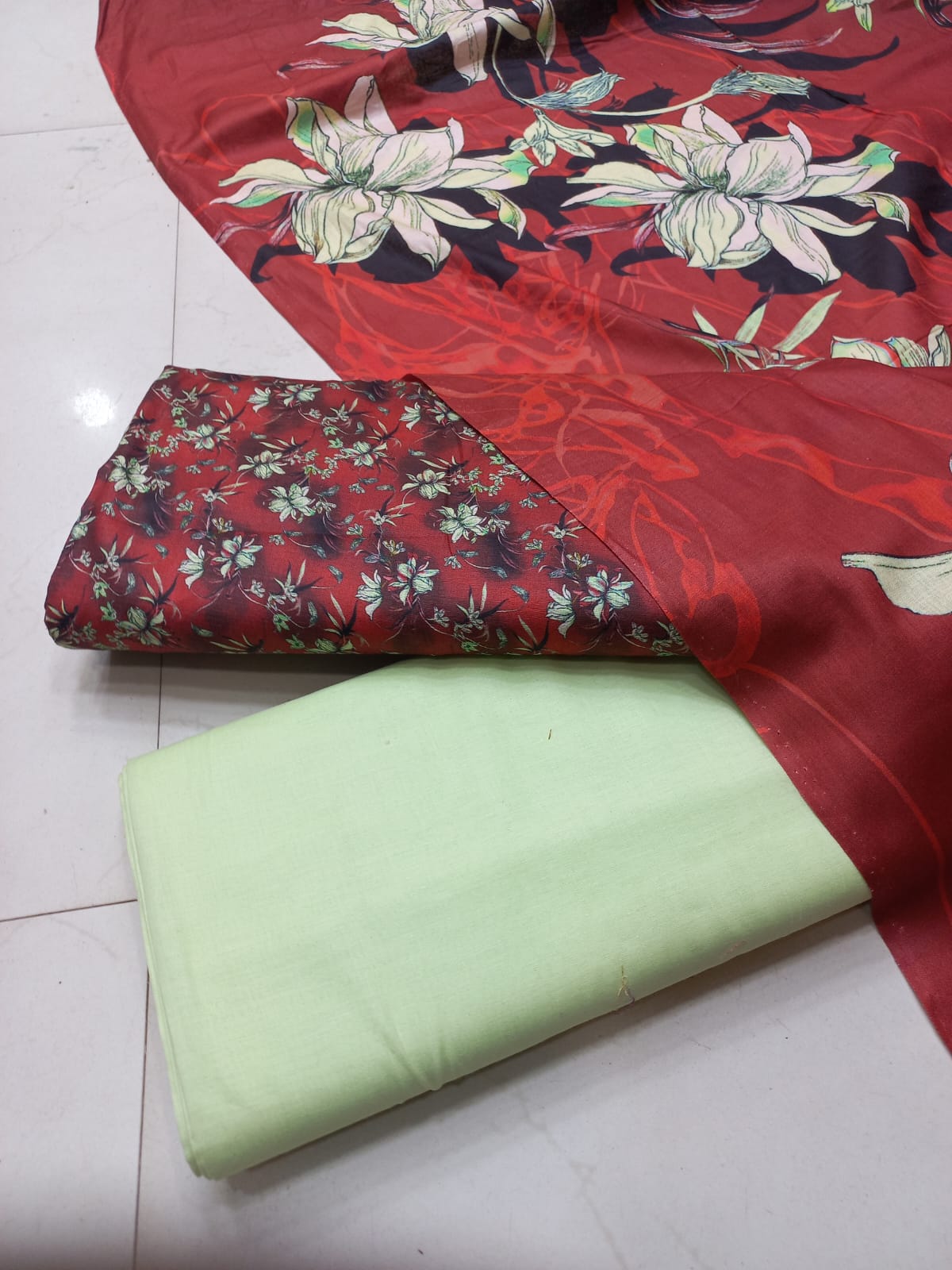 AL KARAM KASTORI 3PCS LAWN PRENTED SHRIT & PRENTED TROUSER WITH LAWN DUPATTA.