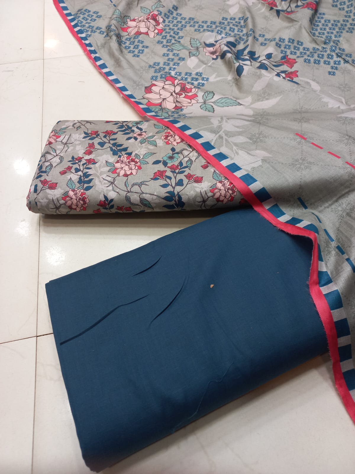 AL KARAM KASTORI 3PCS LAWN PRENTED SHRIT & PRENTED TROUSER WITH LAWN DUPATTA.