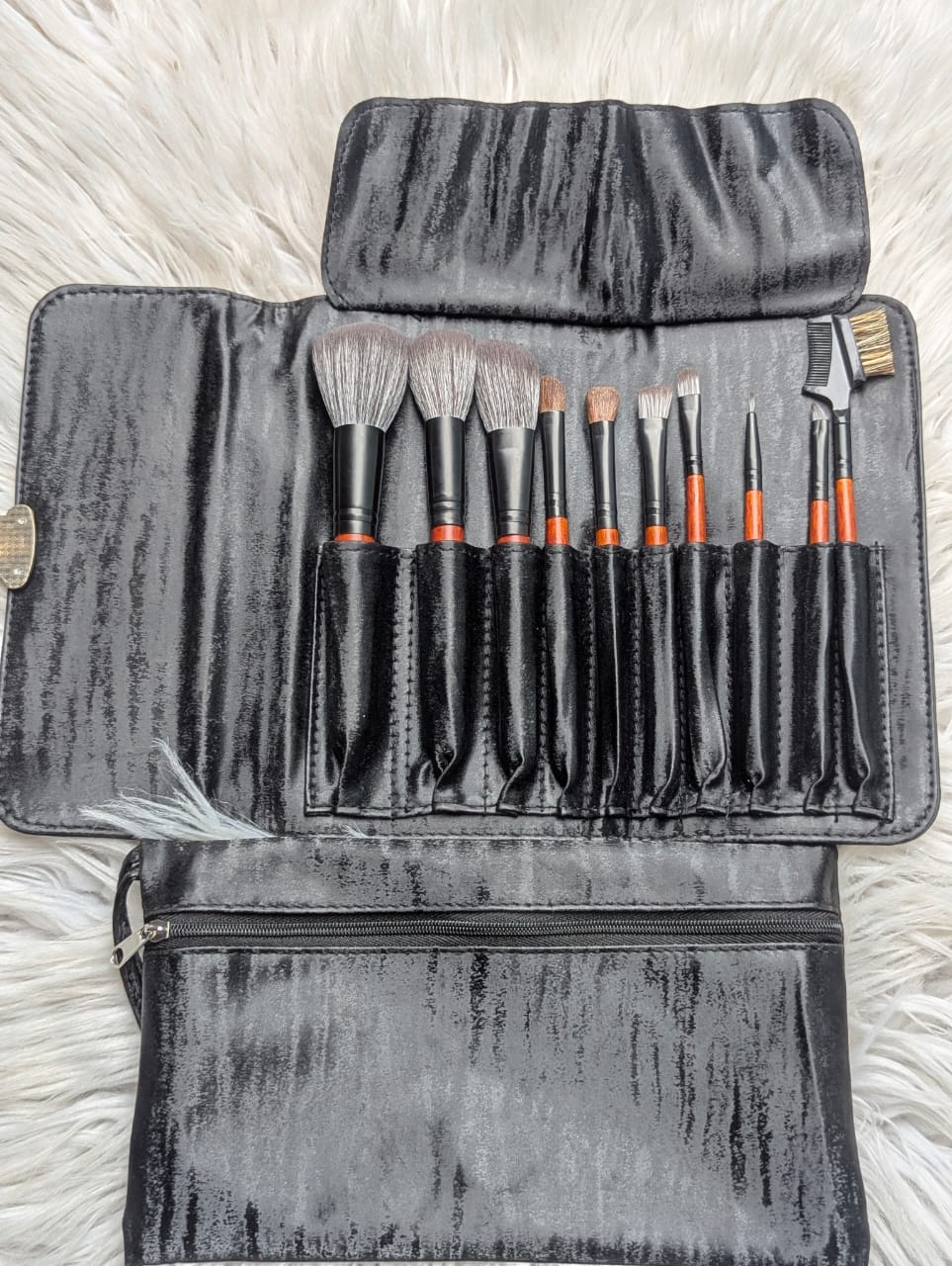BLACK  POUCH HIGH  QUALITY MAKE-UP  BRUSHES