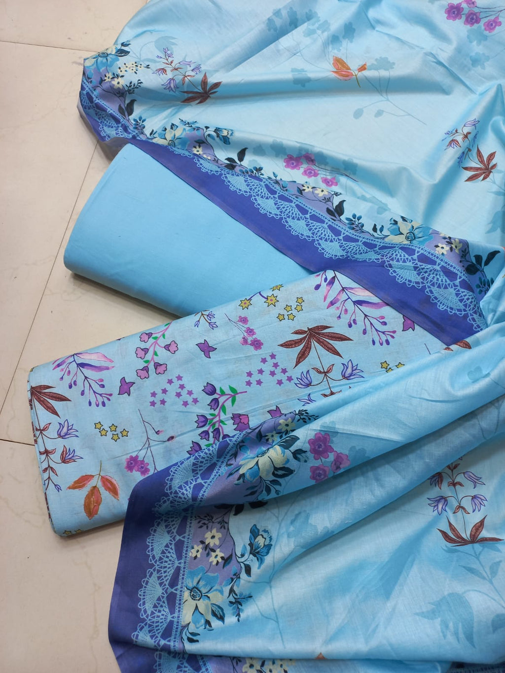AL KARAM KASTORI 3PES LAWN PRENTED SHRIT  PRENTED TROUSER WITH LAWN DUPATTA