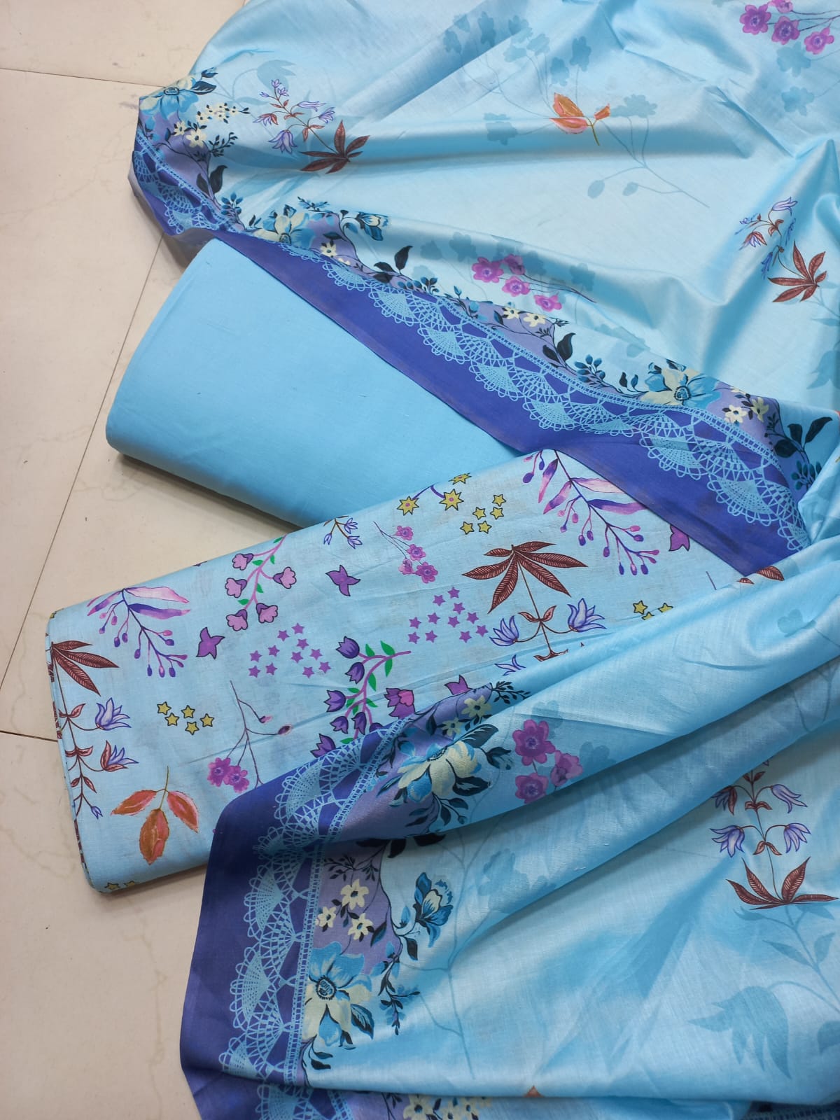 AL KARAM KASTORI 3PES LAWN PRENTED SHRIT  PRENTED TROUSER WITH LAWN DUPATTA