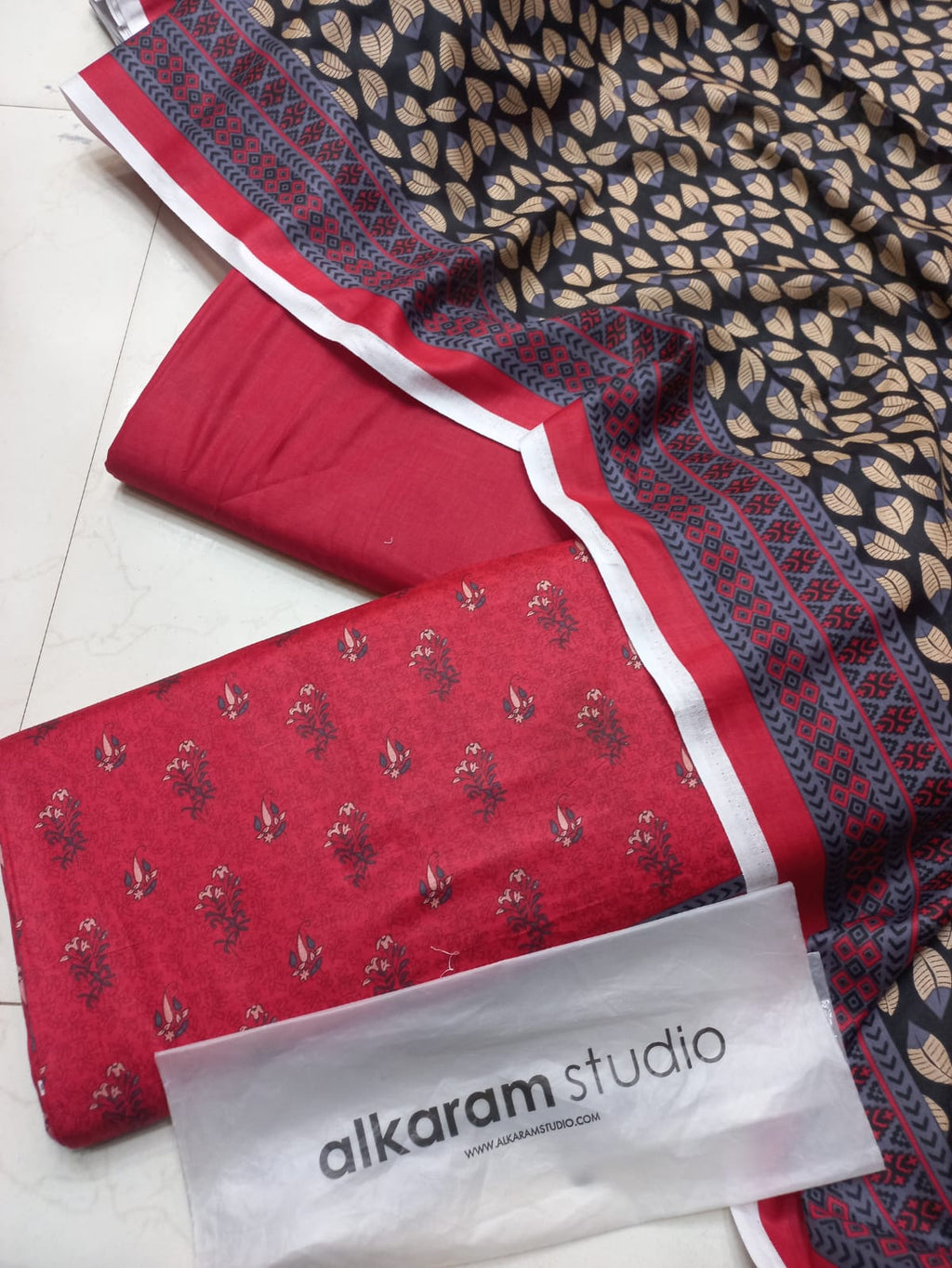 AL KARAM KASTORI 3PES LAWN PRENTED SHRIT  PRENTED TROUSER WITH LAWN DUPATTA