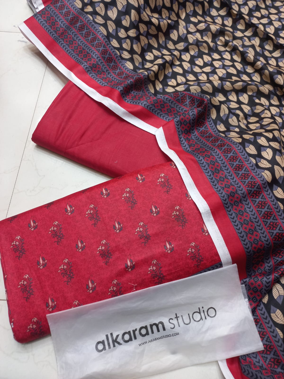 AL KARAM KASTORI 3PES LAWN PRENTED SHRIT  PRENTED TROUSER WITH LAWN DUPATTA