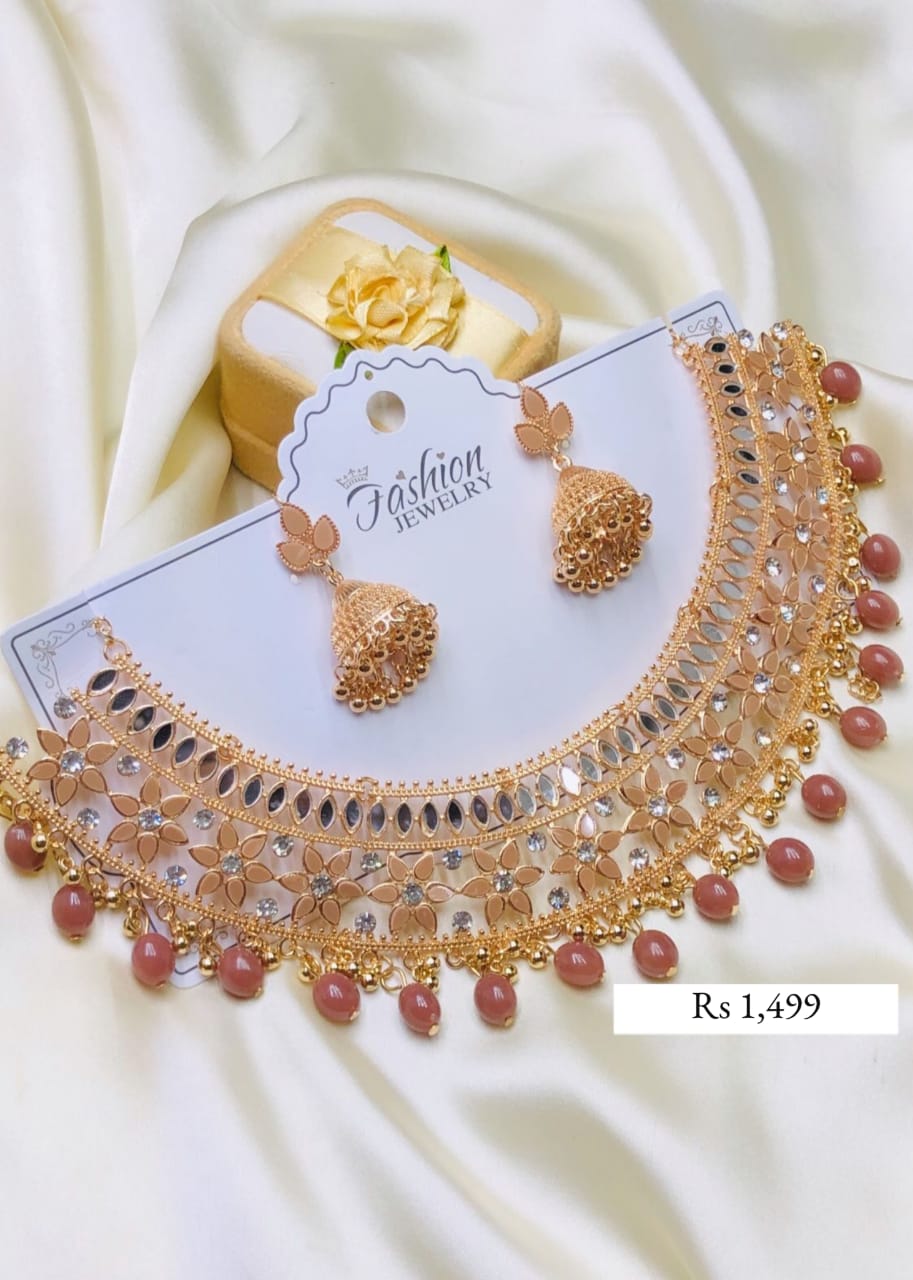 BEAUTIFULL PEARL NECKLACE SET