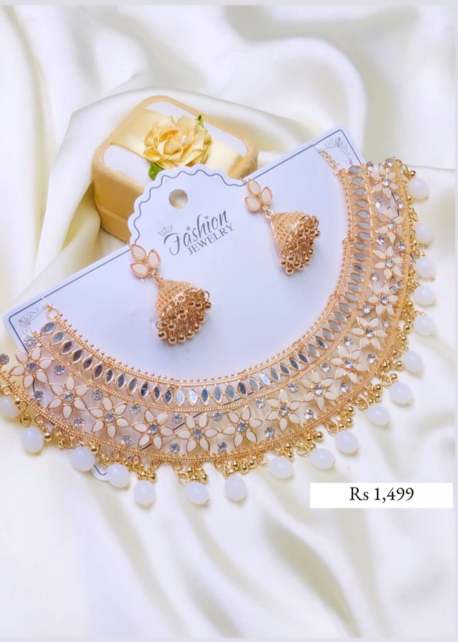 BEAUTIFULL PEARL NECKLACE SET