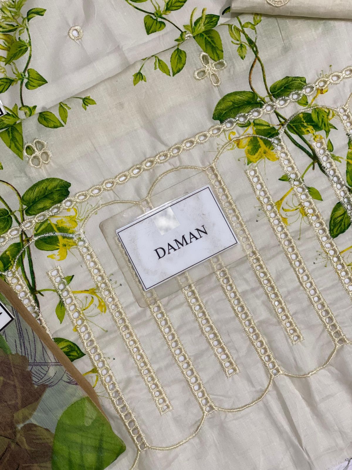 CRIMSON LAWN CHIKANKARI EMBRIODERED PATCH WORK UNSTITCED 3PC✓