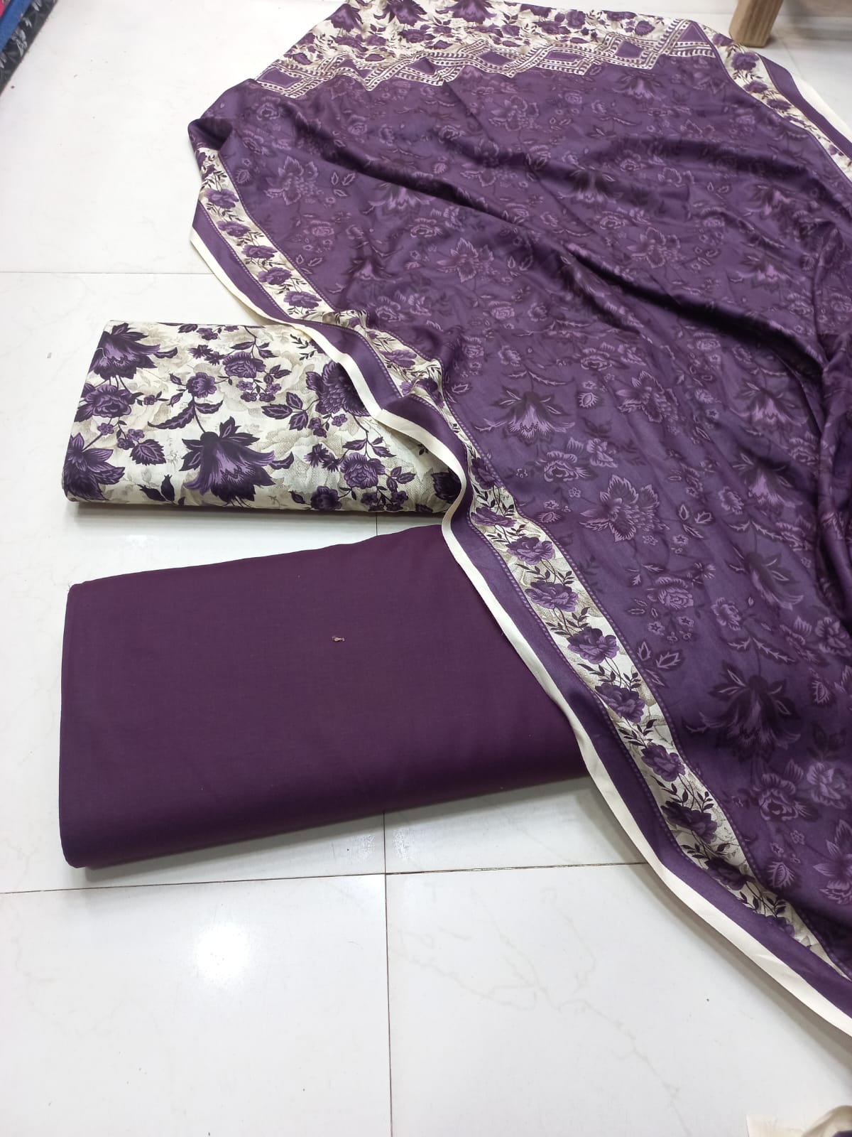 AL KARAM KASTORI 3PES LAWN PRENTED SHRIT  PRENTED TROUSER WITH LAWN DUPATTA
