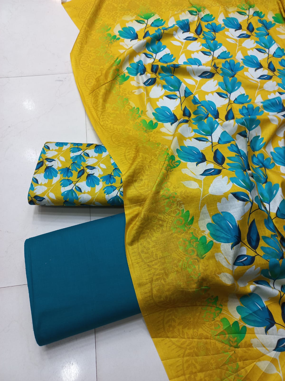 AL KARAM KASTORI 3PES LAWN PRENTED SHRIT  PRENTED TROUSER WITH LAWN DUPATTA