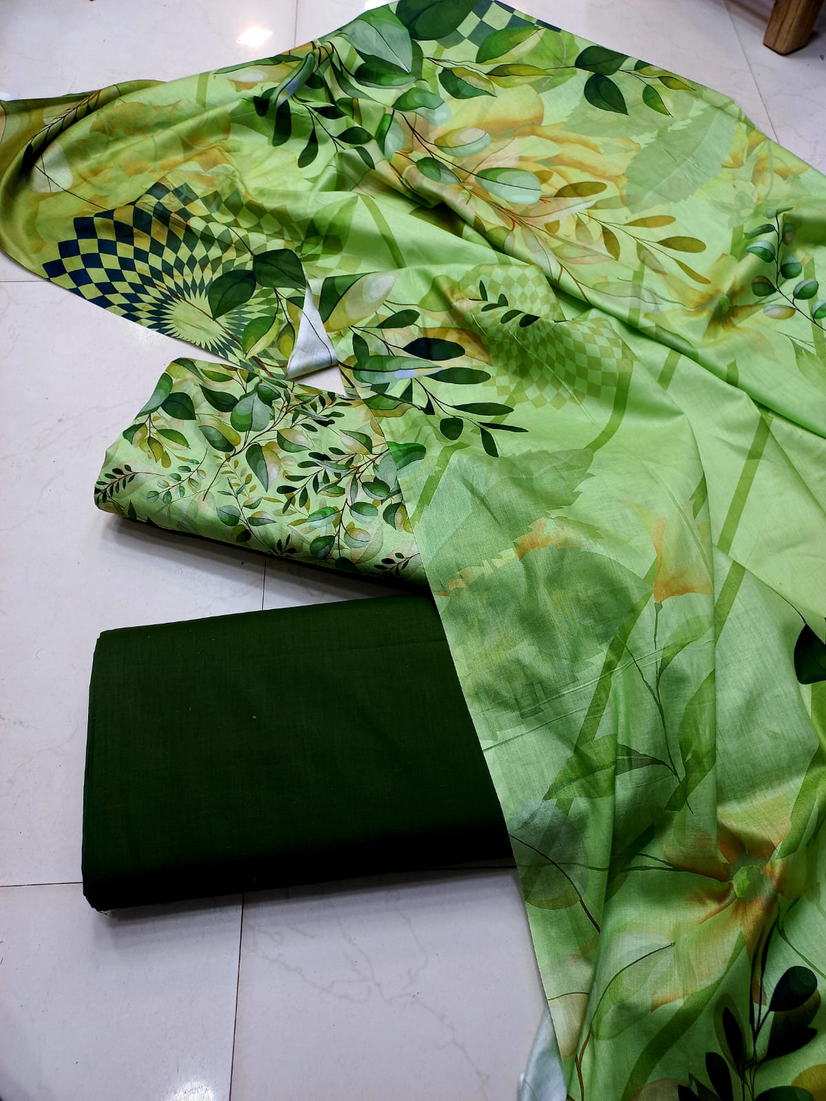AL KARAM KASTORI 3PES LAWN PRENTED SHRIT  PRENTED TROUSER WITH LAWN DUPATTA