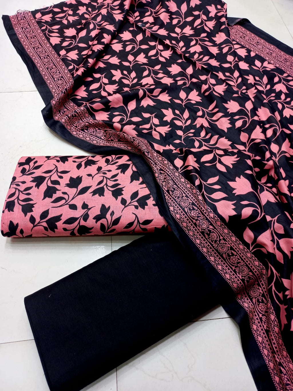 AL KARAM KASTORI 3PES LAWN PRENTED SHRIT  PRENTED TROUSER WITH LAWN DUPATTA