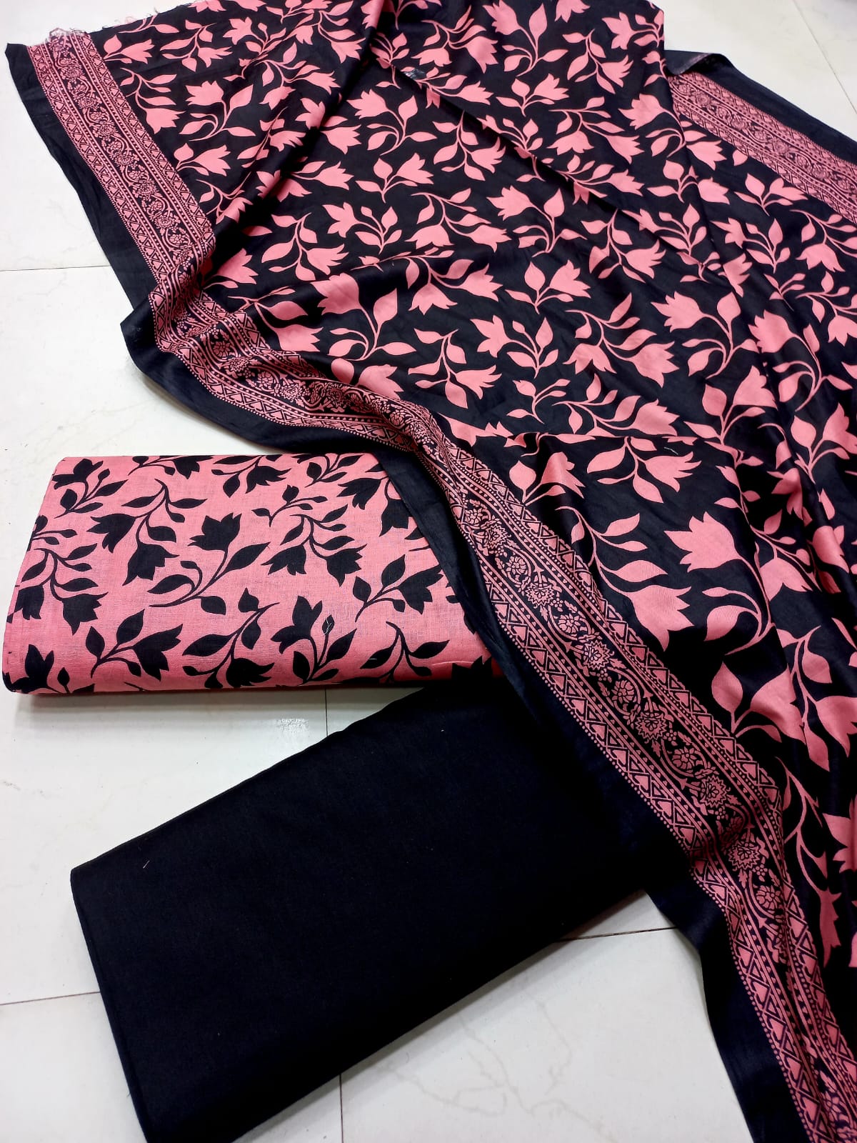 AL KARAM KASTORI 3PES LAWN PRENTED SHRIT  PRENTED TROUSER WITH LAWN DUPATTA