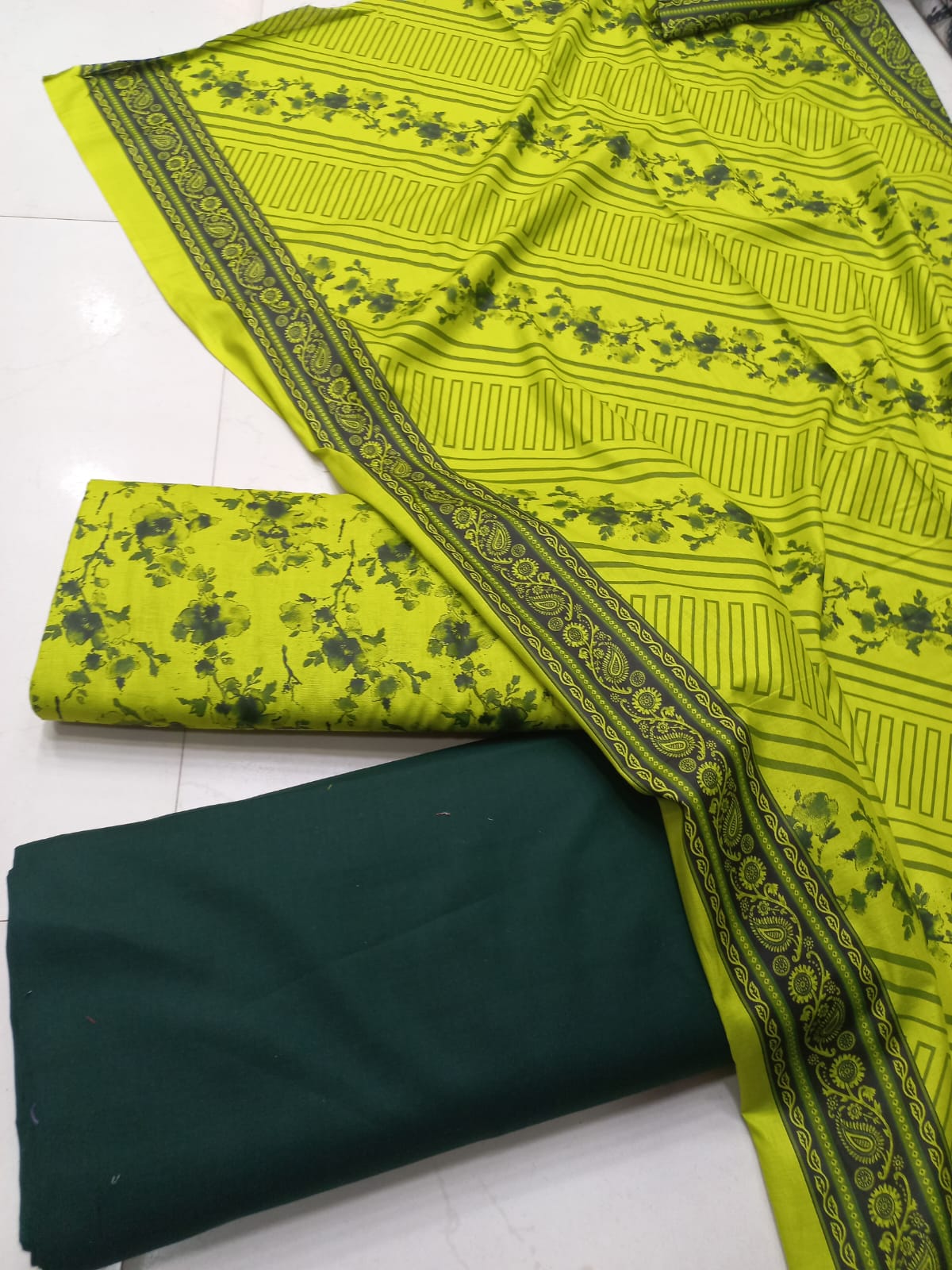 AL KARAM KASTORI 3PES LAWN PRENTED SHRIT  PRENTED TROUSER WITH LAWN DUPATTA