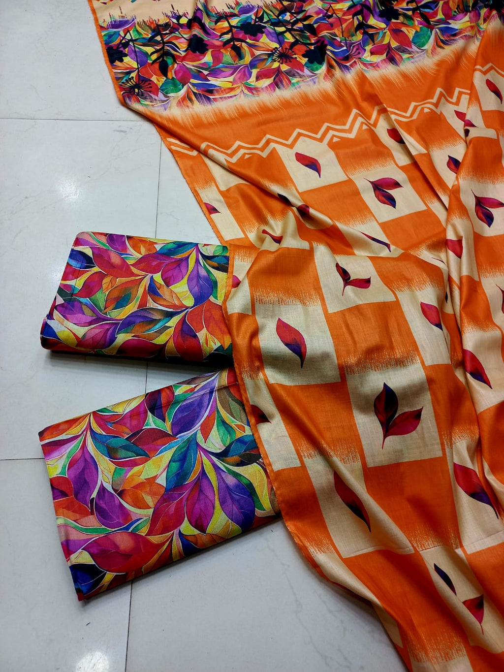 AL KARAM KASTORI 3PES LAWN PRENTED SHRIT  PRENTED TROUSER WITH LAWN DUPATTA