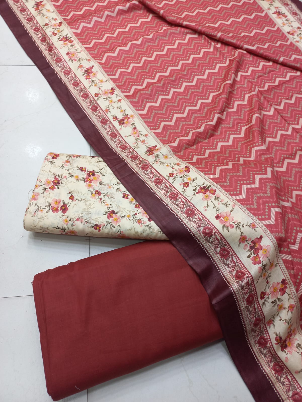 AL KARAM KASTORI 3PES LAWN PRENTED SHRIT  PRENTED TROUSER WITH LAWN DUPATTA