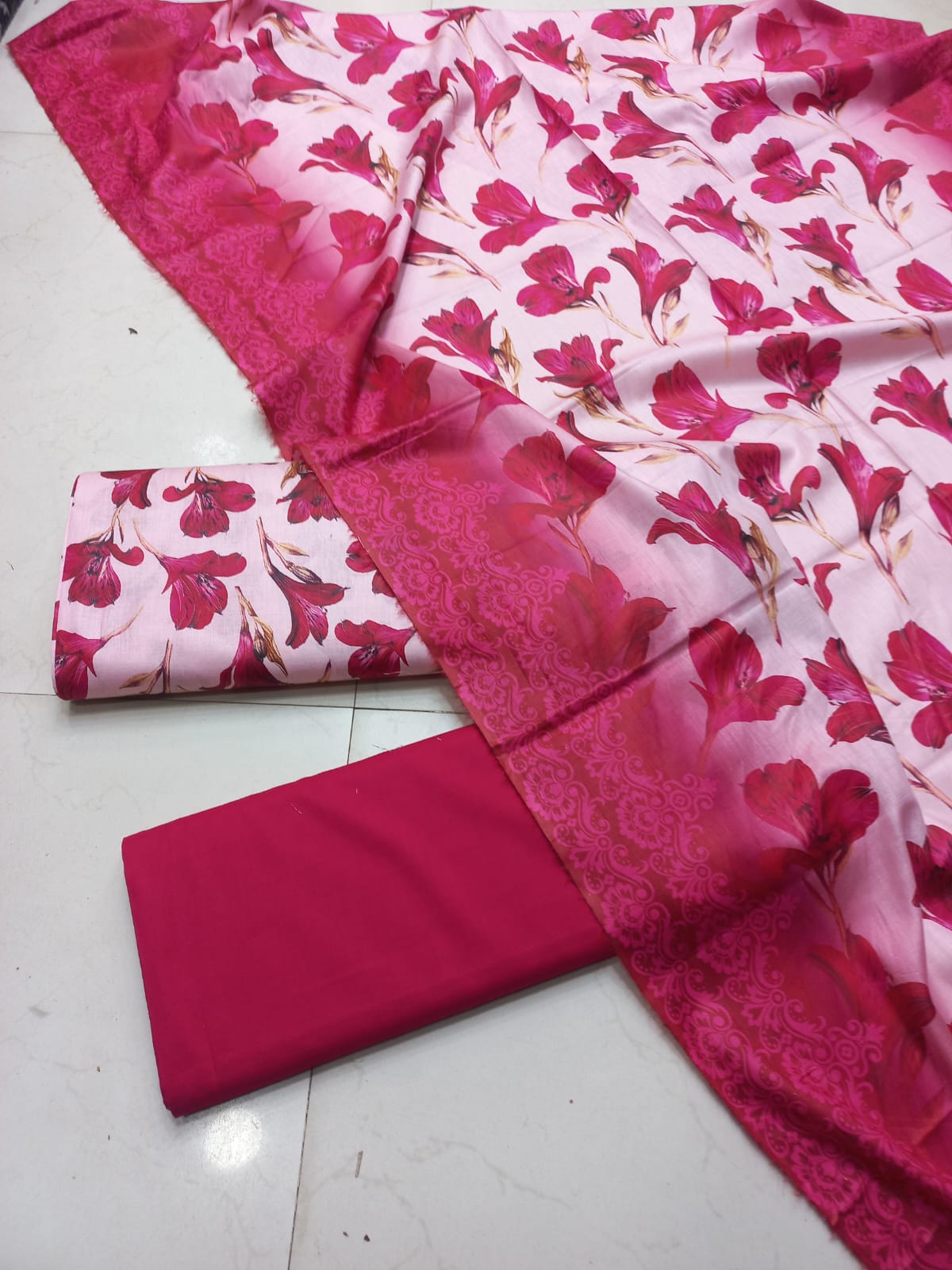 AL KARAM KASTORI 3PES LAWN PRENTED SHRIT  PRENTED TROUSER WITH LAWN DUPATTA