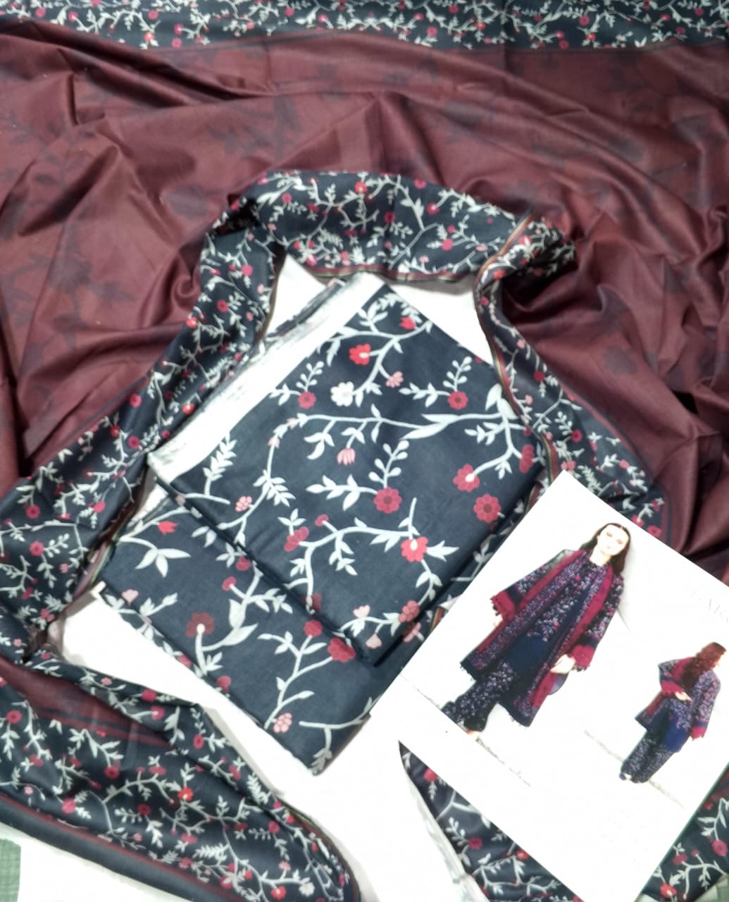 BAROQUE LAWN ALL OVER PRINTED UNSTITCED 3PC✓