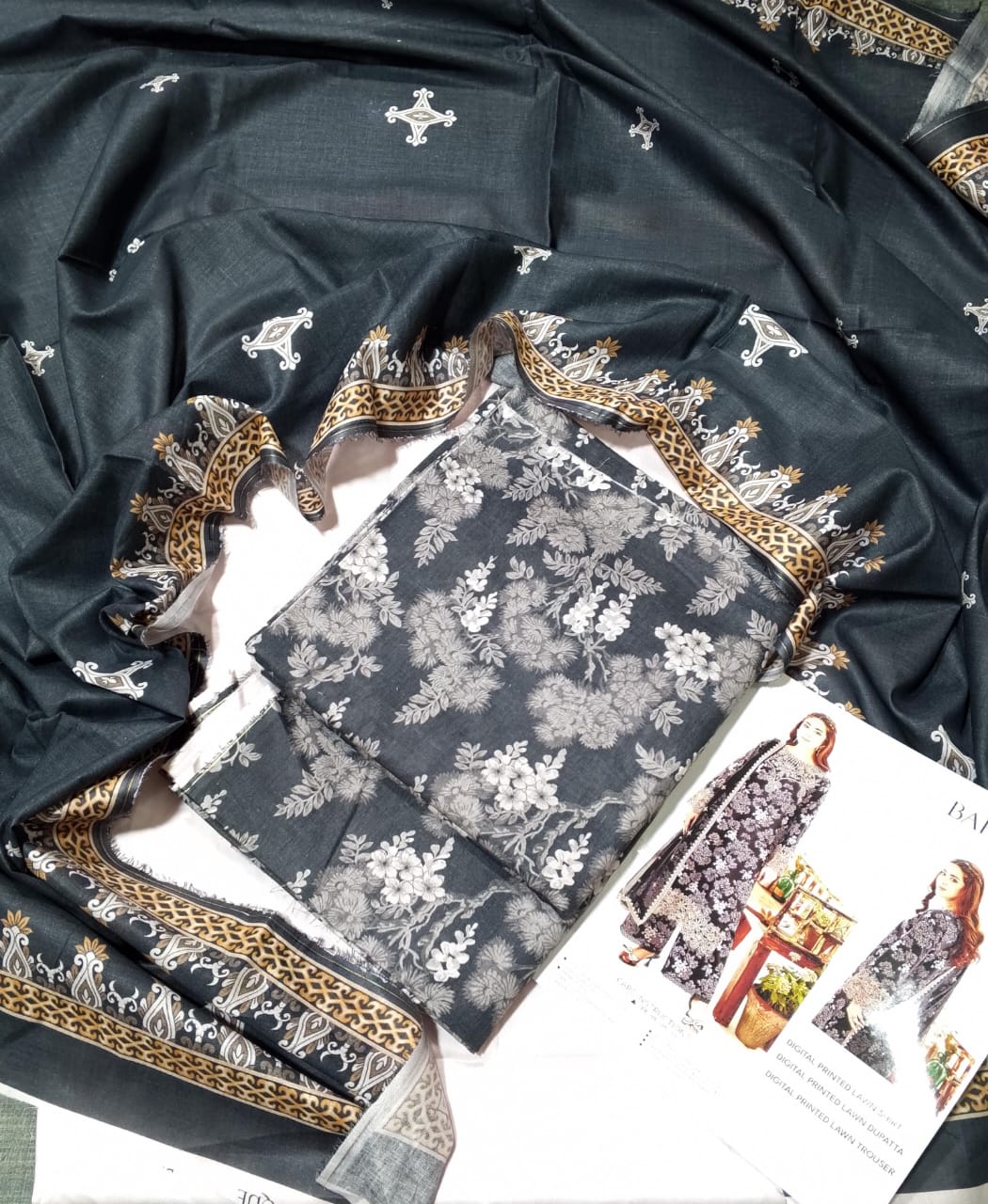 BAROQUE LAWN ALL OVER PRINTED UNSTITCED 3PC✓