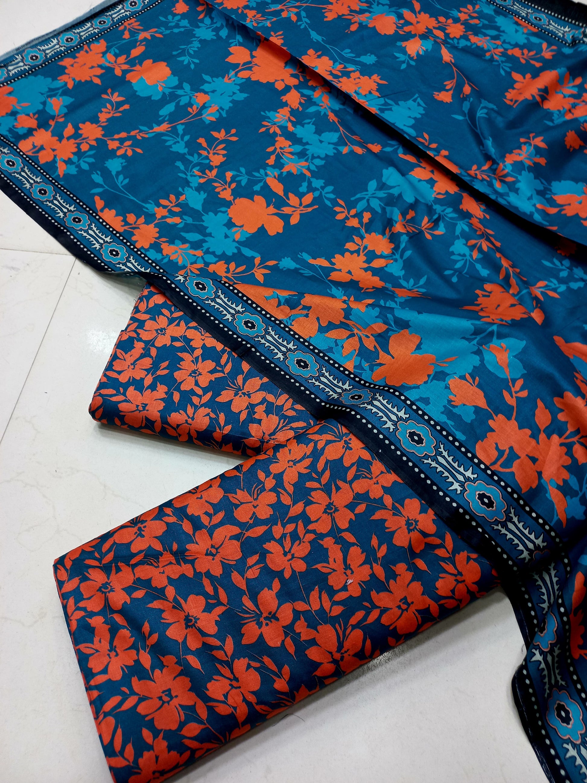 AL KARAM KASTORI 3PES LAWN PRINTED SHRIT  PRINTED TROUSER WITH LAWN DUPATTA