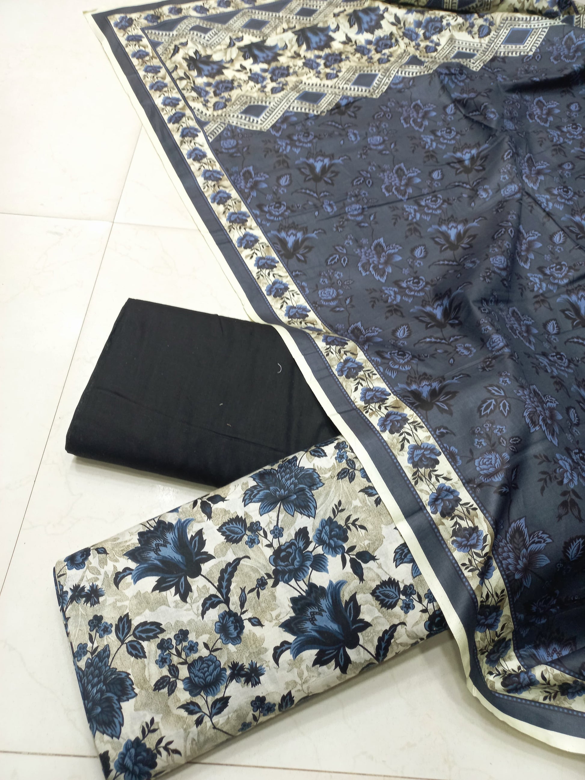 AL KARAM KASTORI 3PES LAWN PRINTED SHRIT  PRINTED TROUSER WITH LAWN DUPATTA