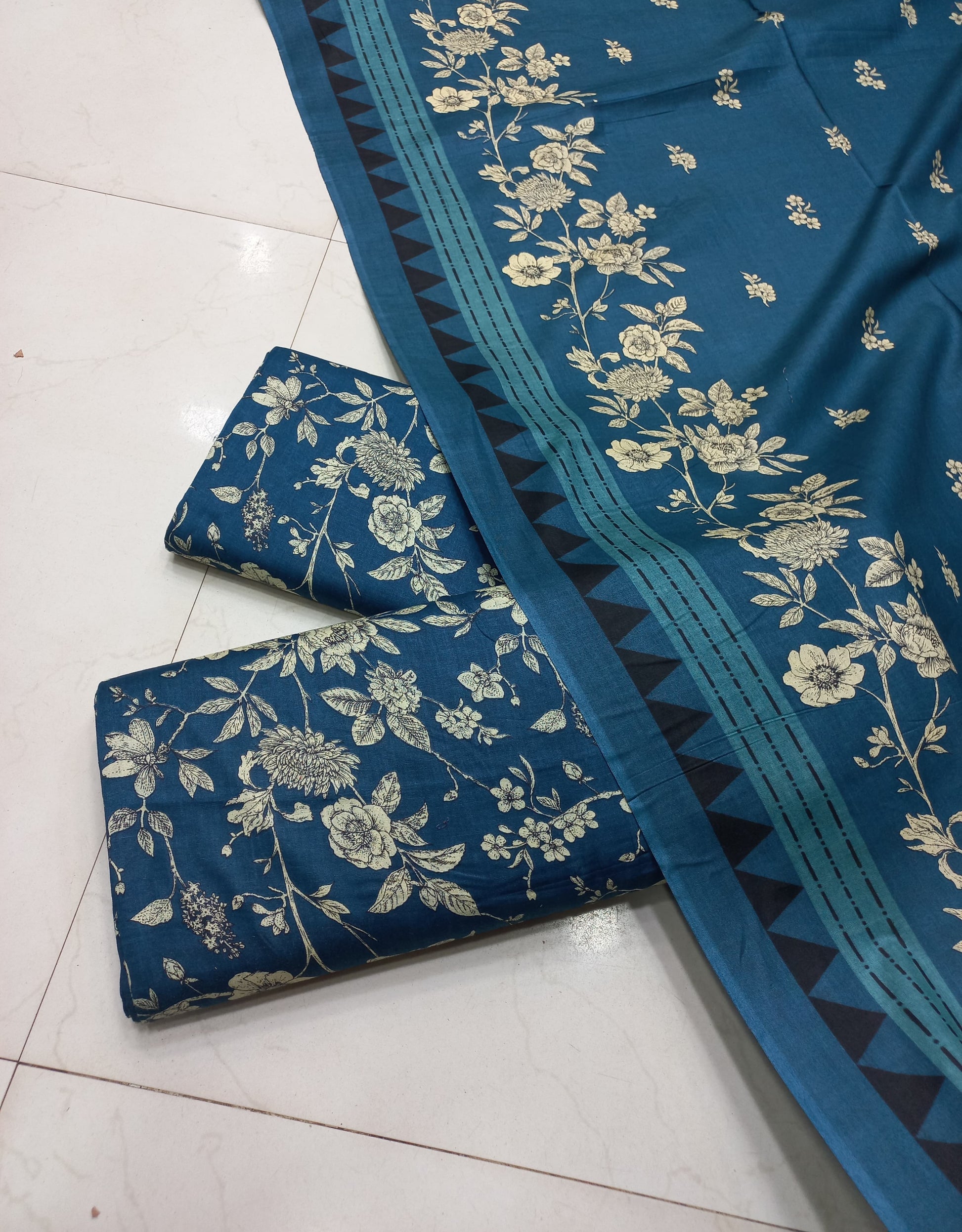 AL KARAM KASTORI 3PES LAWN PRINTED SHRIT  PRINTED TROUSER WITH LAWN DUPATTA