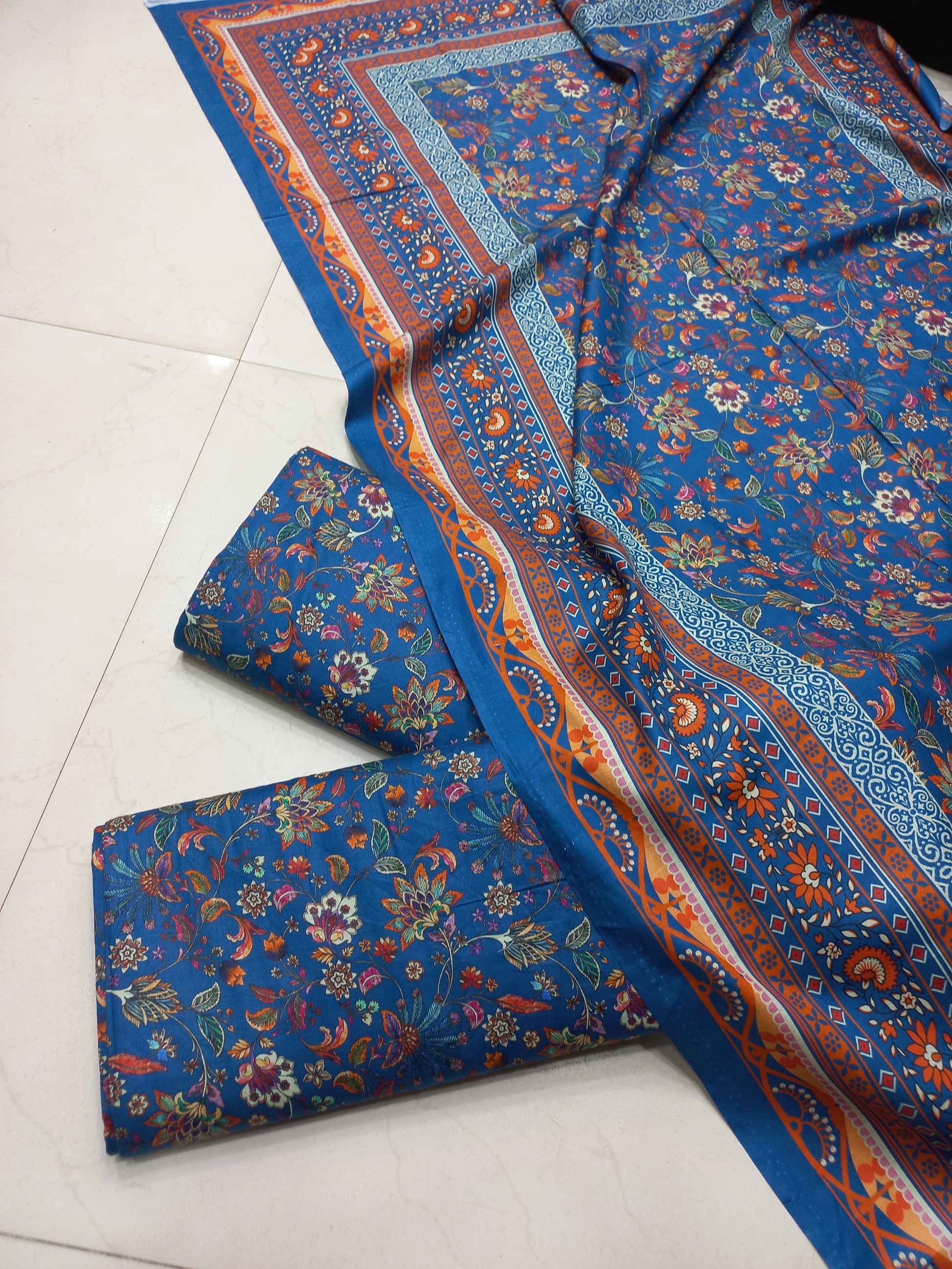 AL KARAM KASTORI 3PES LAWN PRINTED SHRIT  PRINTED TROUSER WITH LAWN DUPATTA