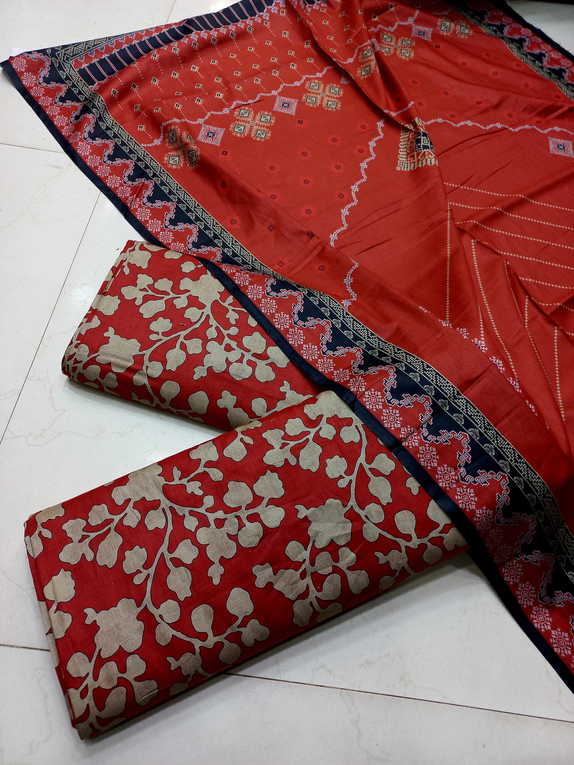 AL KARAM KASTORI 3PES LAWN PRINTED SHRIT  PRINTED TROUSER WITH LAWN DUPATTA