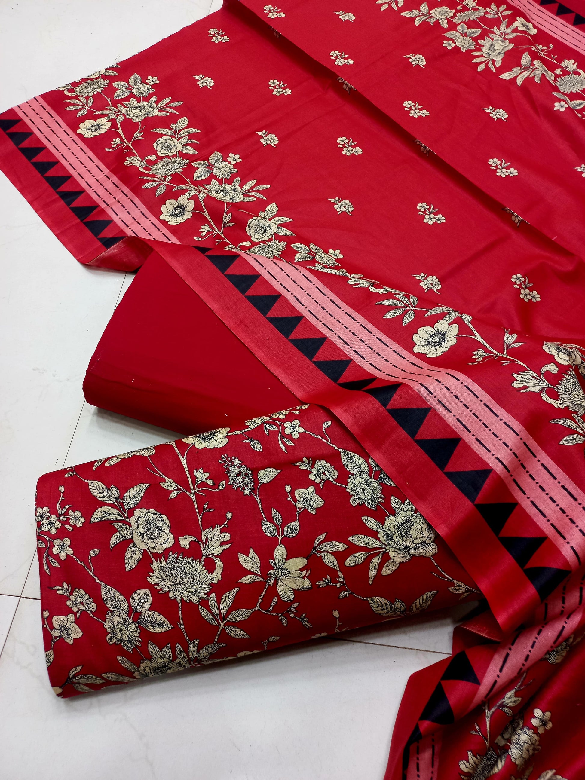 AL KARAM KASTORI 3PES LAWN PRINTED SHRIT  PRINTED TROUSER WITH LAWN DUPATTA