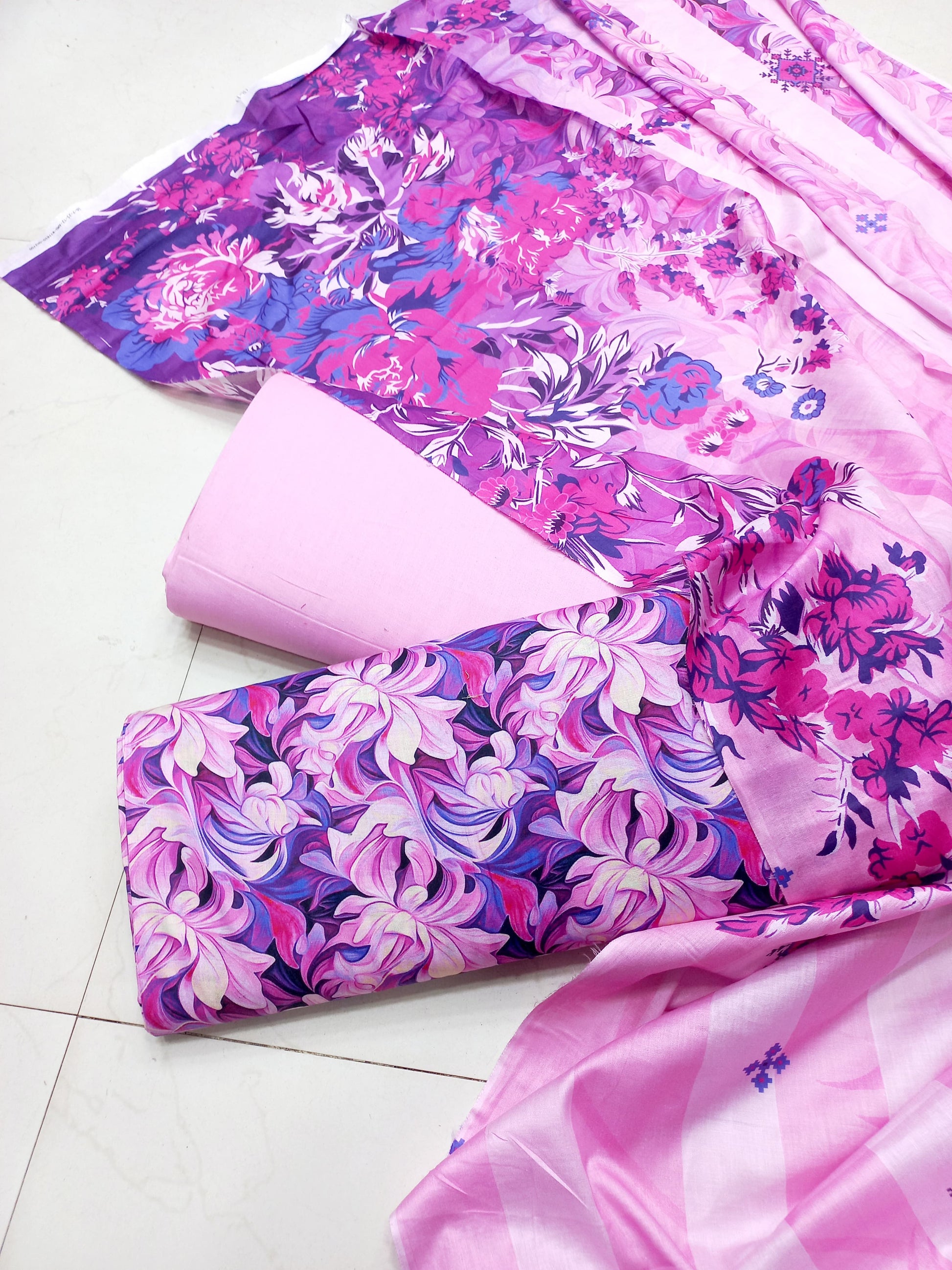 AL KARAM KASTORI 3PES LAWN PRINTED SHRIT  PRINTED TROUSER WITH LAWN DUPATTA