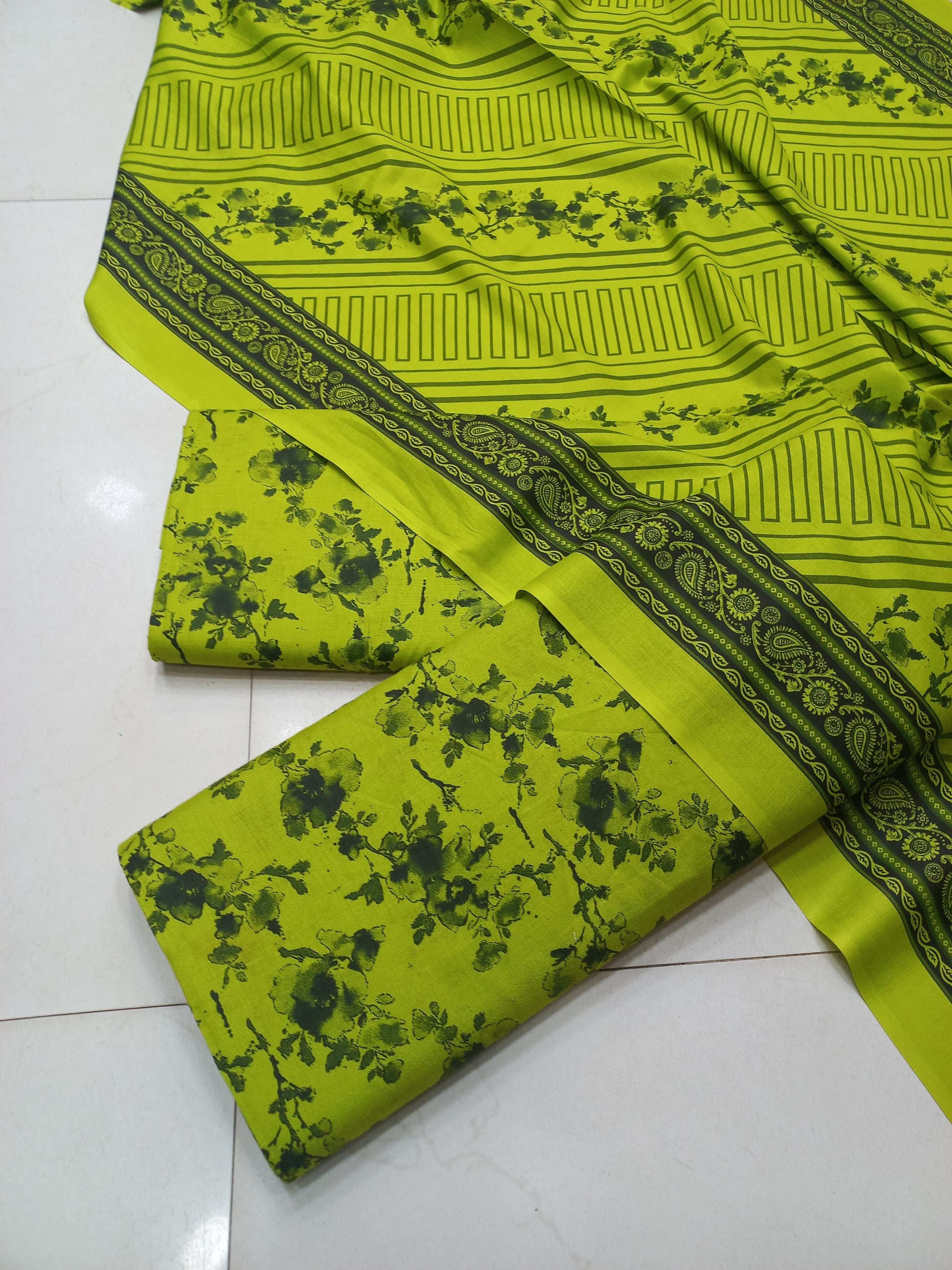AL KARAM KASTORI 3PES LAWN PRINTED SHRIT  PRINTED TROUSER WITH LAWN DUPATTA