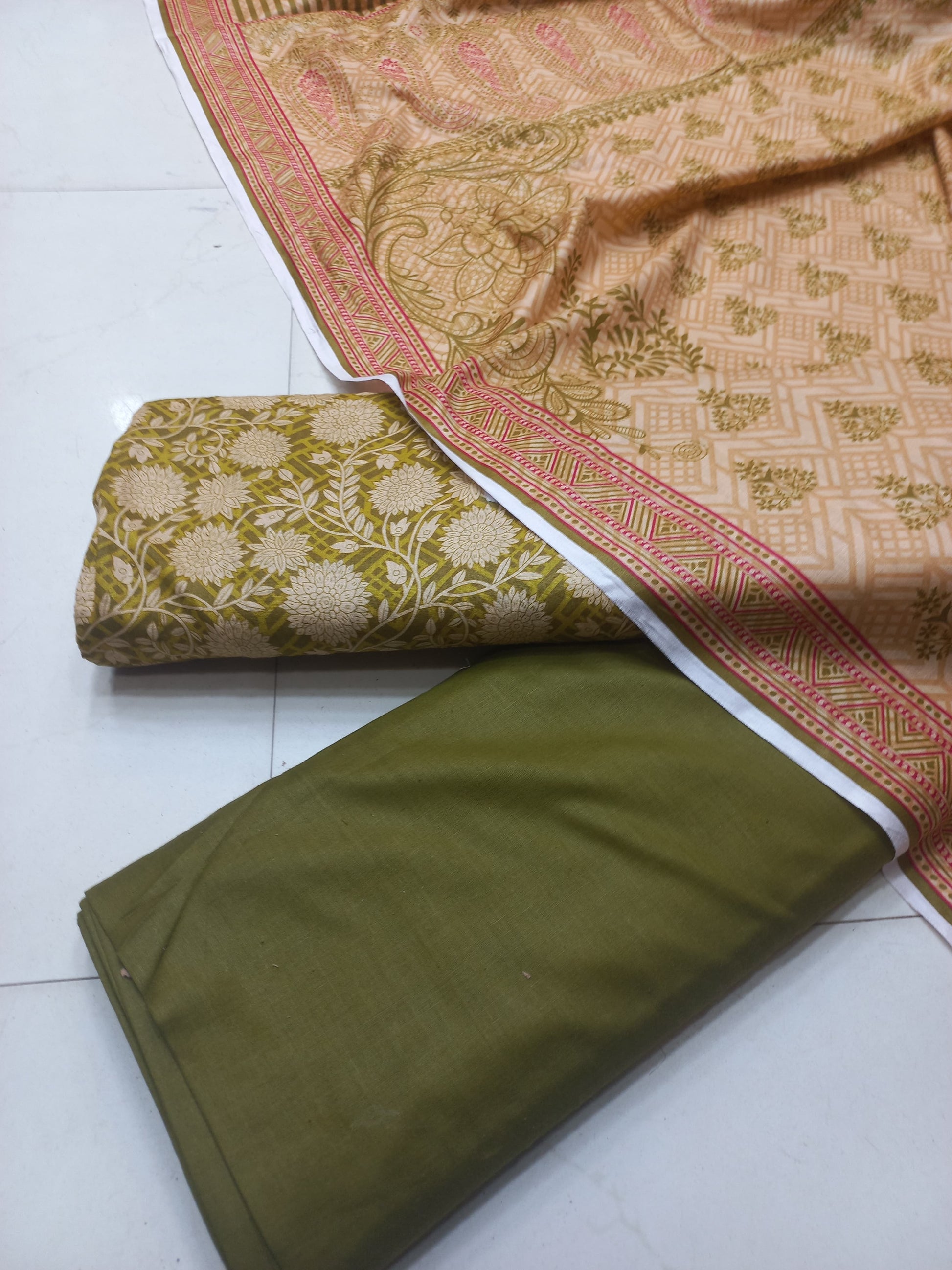 AL KARAM KASTORI 3PES LAWN PRINTED SHRIT  PRINTED TROUSER WITH LAWN DUPATTA