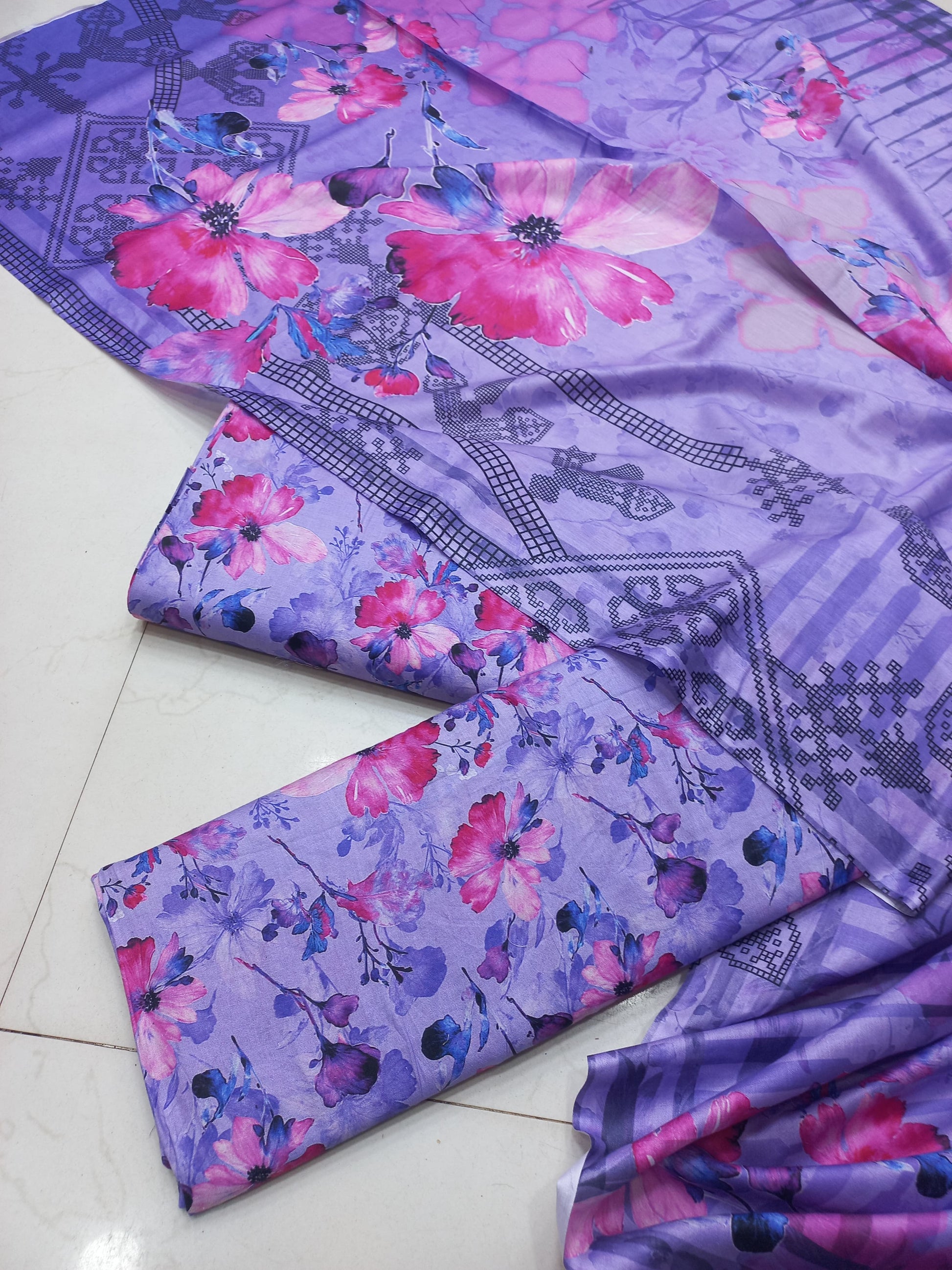 AL KARAM KASTORI 3PES LAWN PRINTED SHRIT  PRINTED TROUSER WITH LAWN DUPATTA