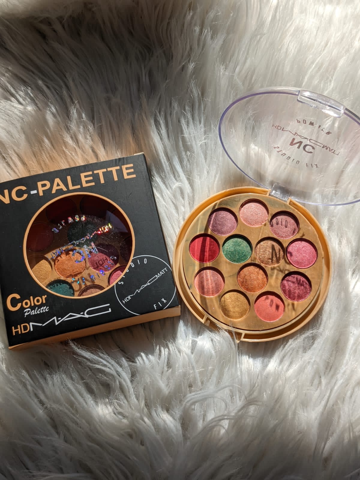 MAC  12- COLOURS EYESHADOW KIT 😍